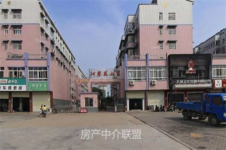 城东凤凰苑多层黄金楼层，证满五年唯一，送车库